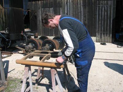 Schleifen des Gestells (Gr&ouml;&szlig;e ca. 30 kB)