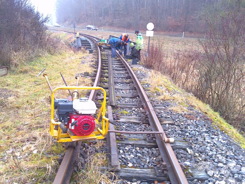 L�sen der Verschraubungen (Gr&ouml;&szlig; 165 kb)