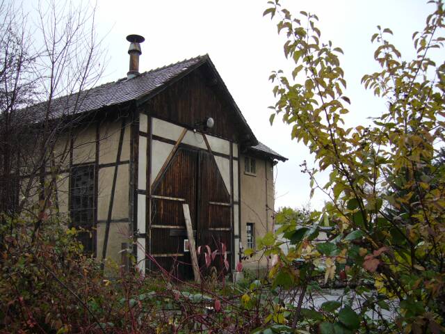 {short description of image}