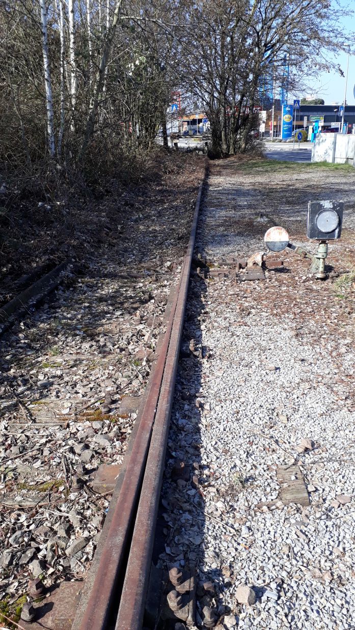 {short description of image}