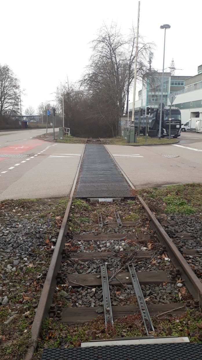 {short description of image}