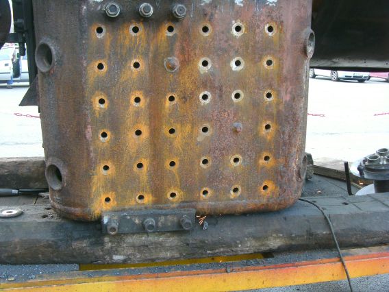 Entfernte Stehbolzten (Größe 50 Kb)