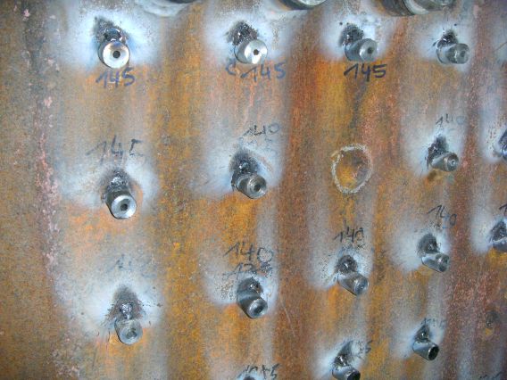 Neue Stehbolzen (Größe 52 Kb)