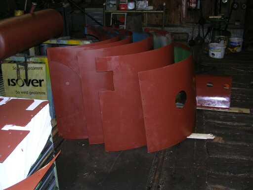 Die Kesselverkleidung grundiert (Größe 50 Kb)