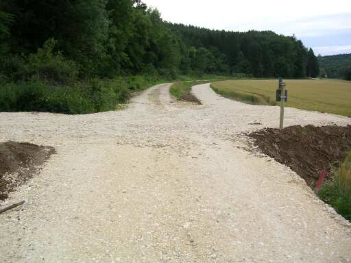 Abermalige Kreuzung mit der Bahntrasse (Größe ca 24 kb)