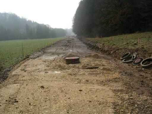 Der Bahndamm in Richtung Iggenhausen (Gr&ouml;&szlig;e ca. 36kB)