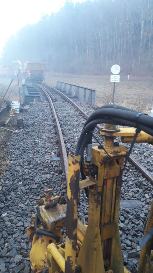 Abladen der Baumaschinen (Gr&ouml;&szlig; 113 kb)